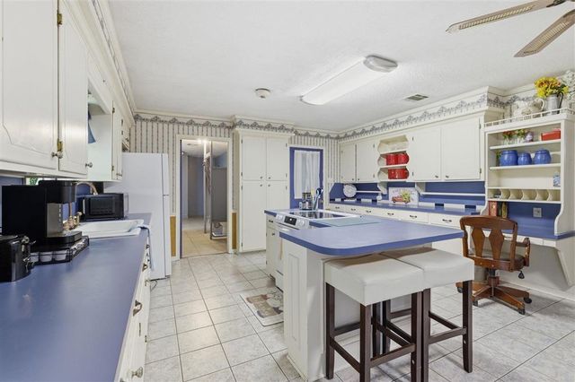 1240 Pine Hill Road, Lake Charles, LA 70605