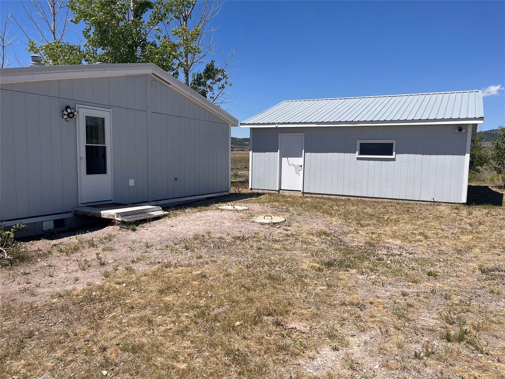 Image 4 of property listing at 195 N Hill Road, Helena, MT 59602