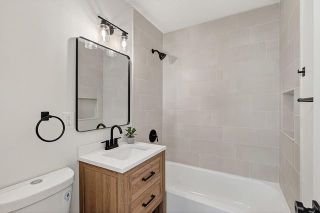 2561 Harvester Avenue E, Maplewood, MN 55119