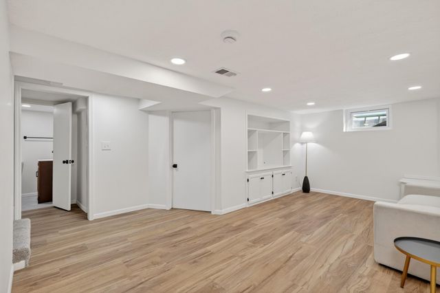 2561 Harvester Avenue E, Maplewood, MN 55119