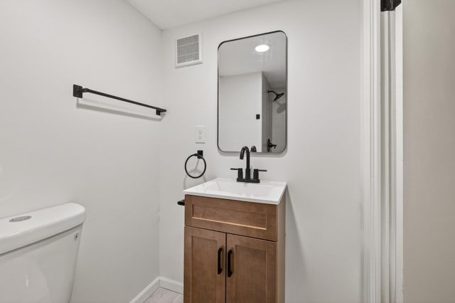 2561 Harvester Avenue E, Maplewood, MN 55119