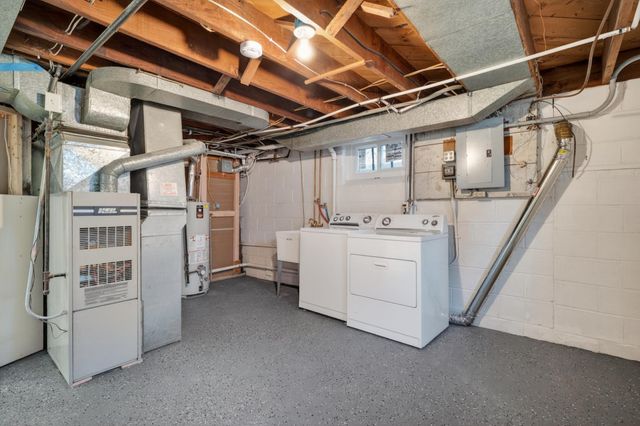 2561 Harvester Avenue E, Maplewood, MN 55119