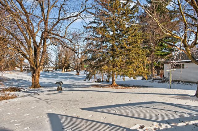 2561 Harvester Avenue E, Maplewood, MN 55119