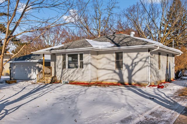 2561 Harvester Avenue E, Maplewood, MN 55119