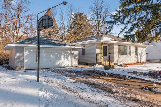 2561 Harvester Avenue E, Maplewood, MN 55119