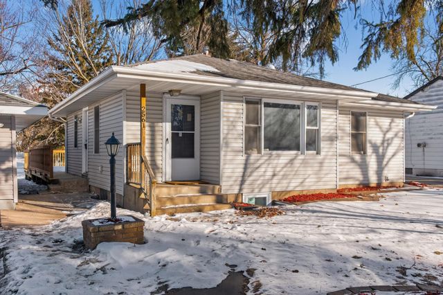 2561 Harvester Avenue E, Maplewood, MN 55119
