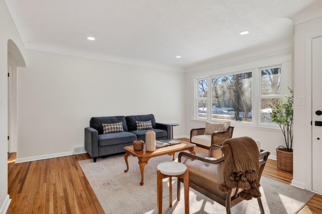 2561 Harvester Avenue E, Maplewood, MN 55119