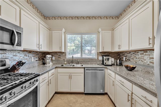 5250 South Rainbow Boulevard 2003, Las Vegas, NV 89118