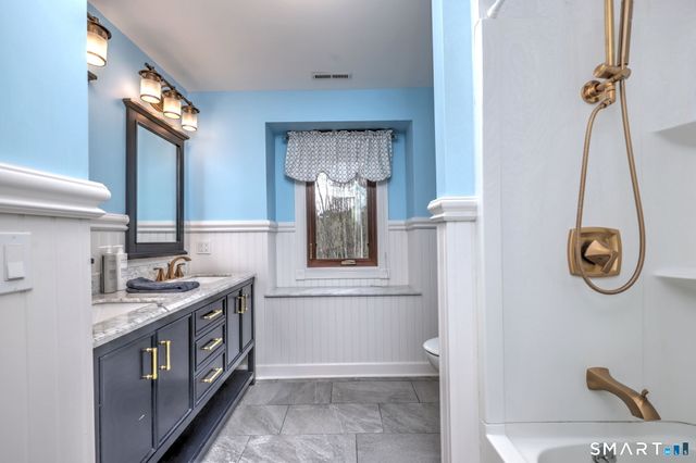 2262 Ridge Road, North Haven, CT 06473