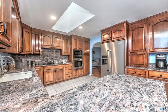 2262 Ridge Road, North Haven, CT 06473