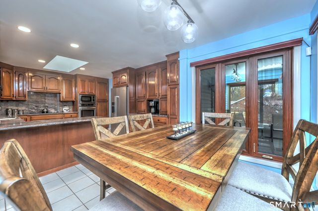 2262 Ridge Road, North Haven, CT 06473