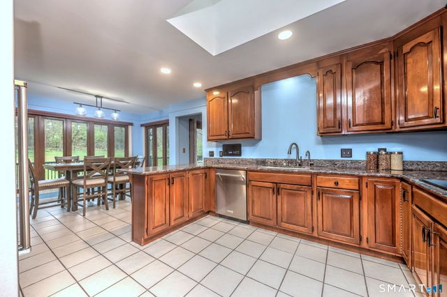 2262 Ridge Road, North Haven, CT 06473