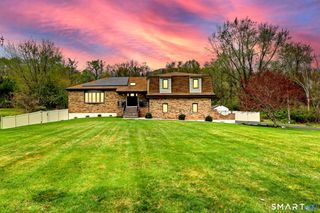 2262 Ridge Road, North Haven, CT 06473