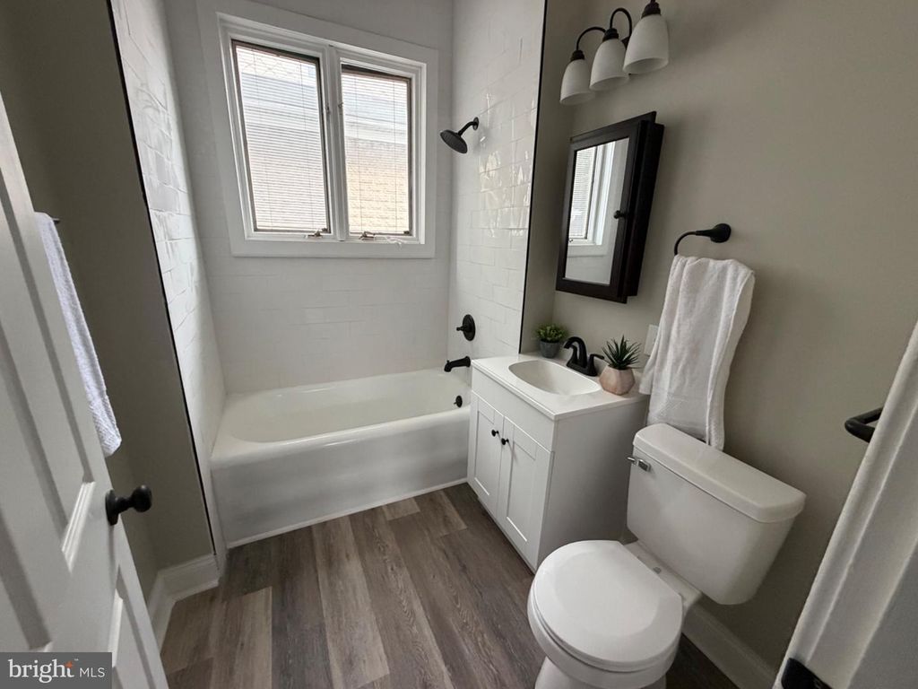 Image 8 of property listing at 3505 FRANKFORD AVE, Baltimore, MD 21214