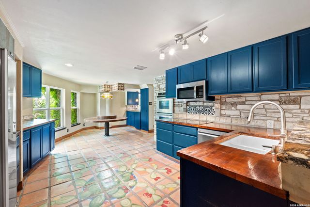 34 J WILLIAMS RD, Boerne, TX 78006