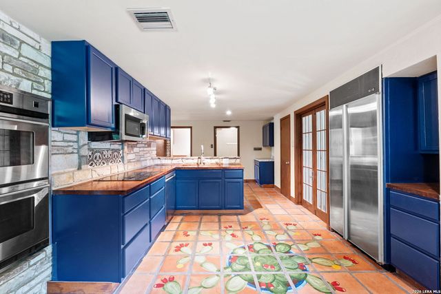 34 J WILLIAMS RD, Boerne, TX 78006