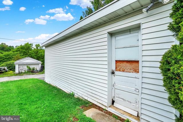 44 GLEN AVE, Glen Rock, PA 17327