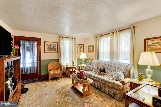 44 GLEN AVE, Glen Rock, PA 17327
