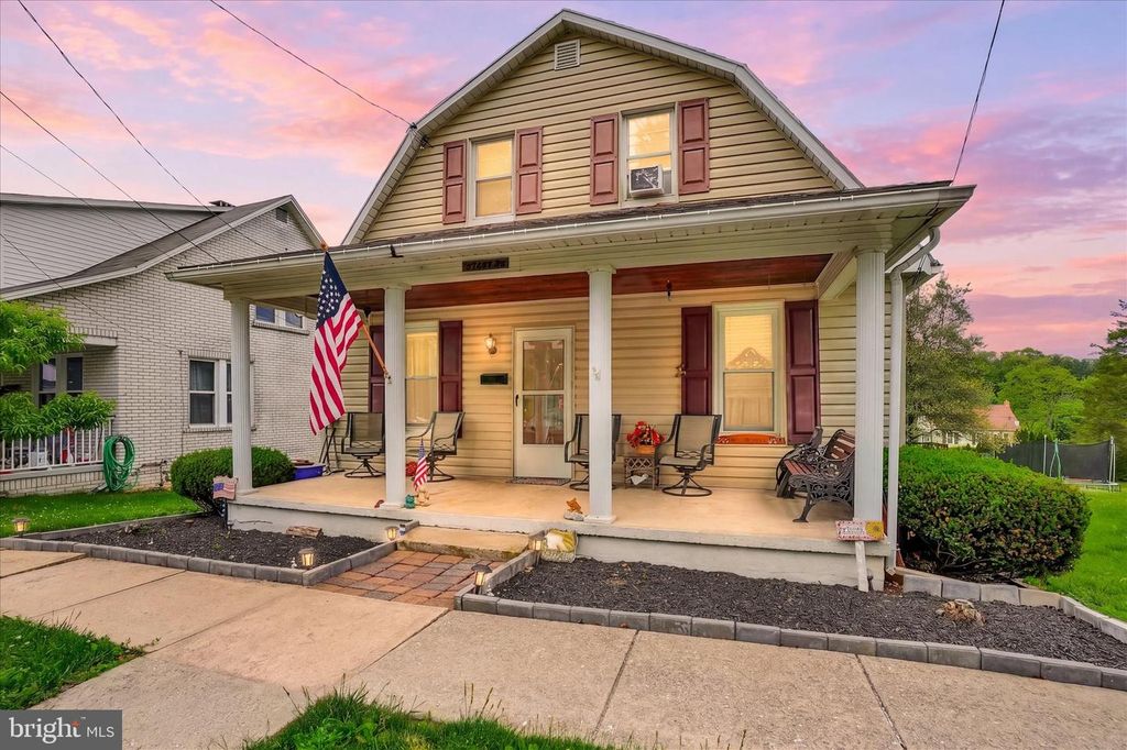 44 GLEN AVE, Glen Rock, PA 17327