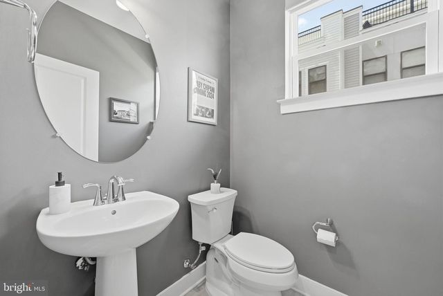 1015 S TAYLOR CT, Arlington, VA 22204