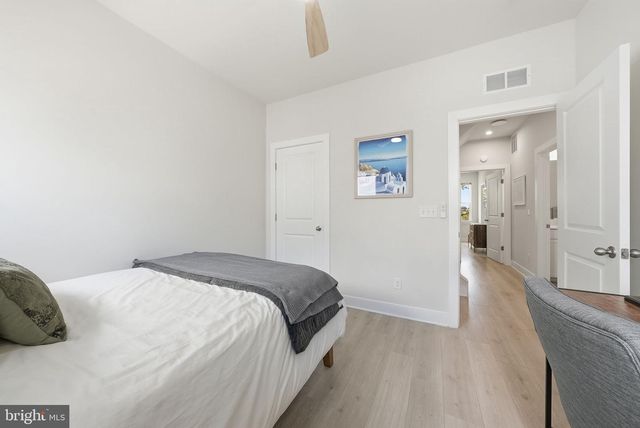 1015 S TAYLOR CT, Arlington, VA 22204