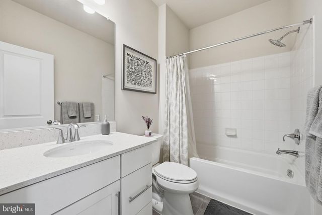 1015 S TAYLOR CT, Arlington, VA 22204