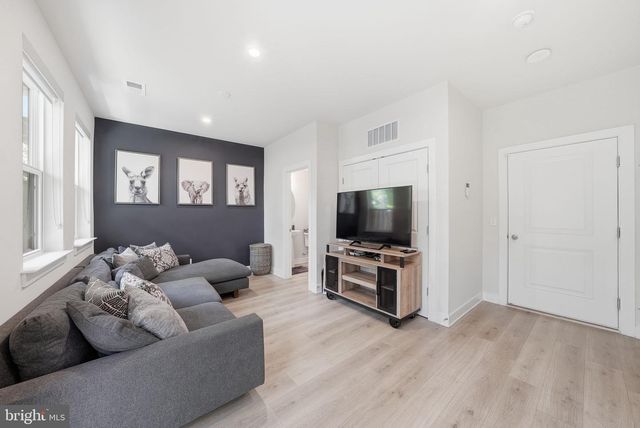 1015 S TAYLOR CT, Arlington, VA 22204
