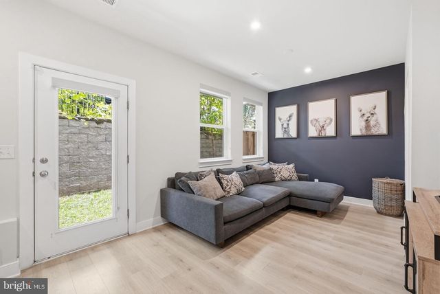 1015 S TAYLOR CT, Arlington, VA 22204