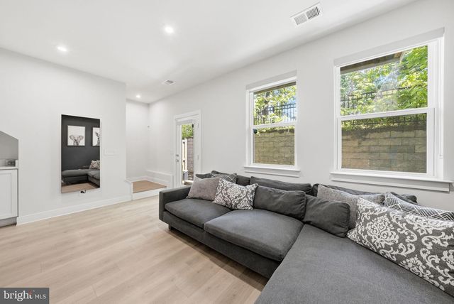 1015 S TAYLOR CT, Arlington, VA 22204