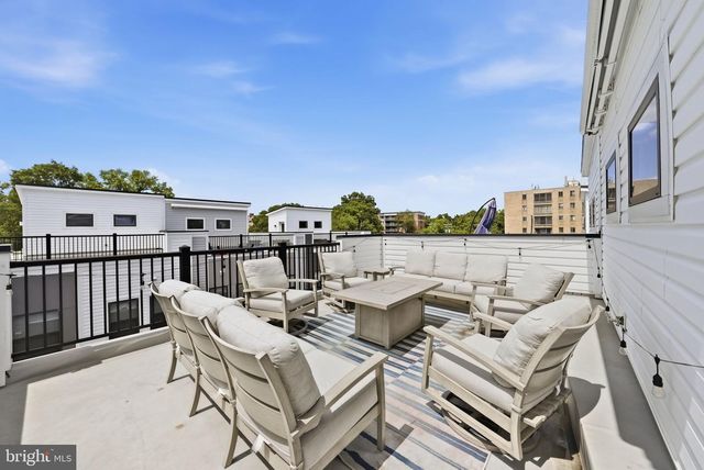 1015 S TAYLOR CT, Arlington, VA 22204