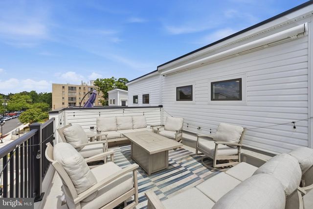 1015 S TAYLOR CT, Arlington, VA 22204