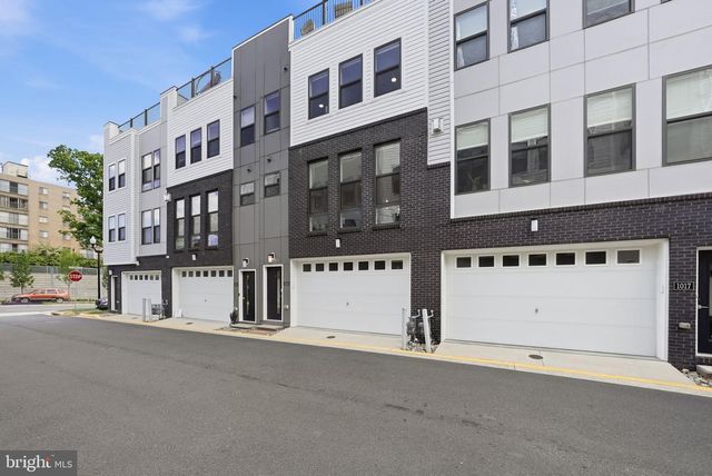 1015 S TAYLOR CT, Arlington, VA 22204