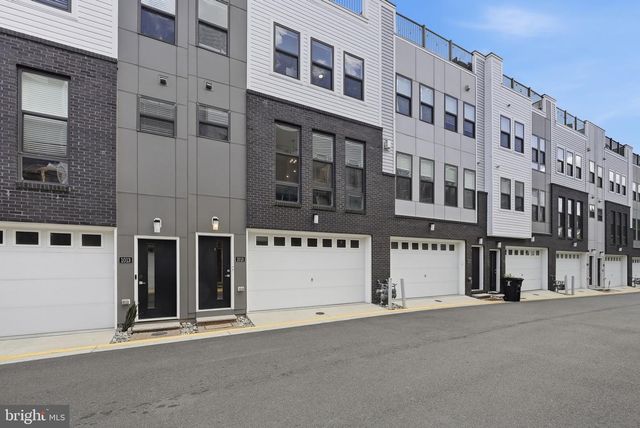 1015 S TAYLOR CT, Arlington, VA 22204
