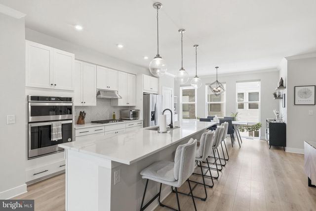 1015 S TAYLOR CT, Arlington, VA 22204