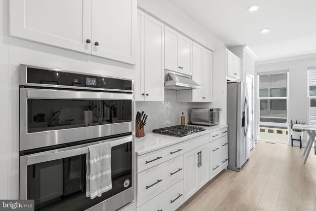 1015 S TAYLOR CT, Arlington, VA 22204