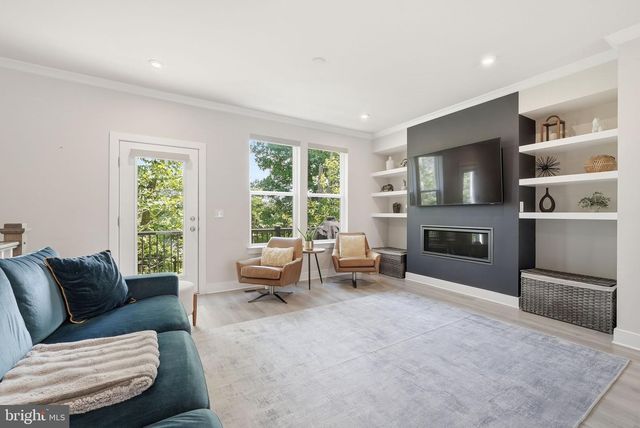 1015 S TAYLOR CT, Arlington, VA 22204