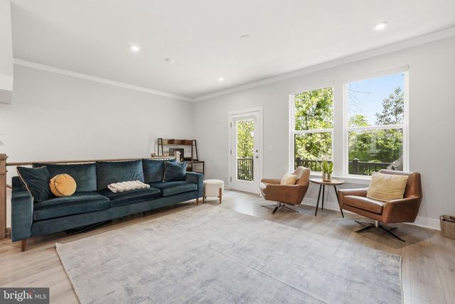 1015 S TAYLOR CT, Arlington, VA 22204