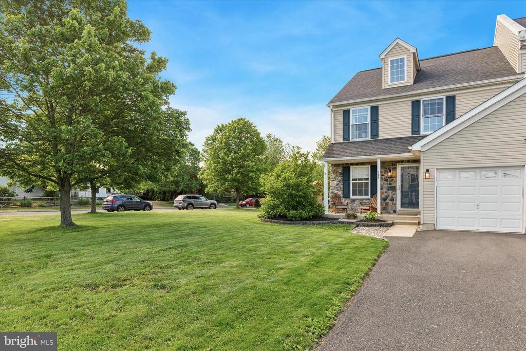 100 WINDSOR CT, Richlandtown, PA 18955
