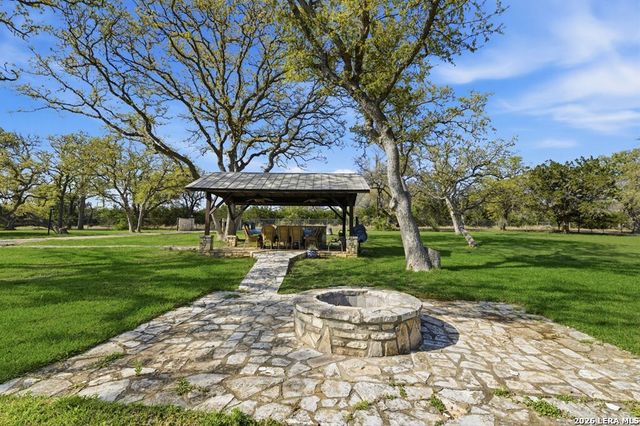 125 MAUK RD, Ingram, TX 78025