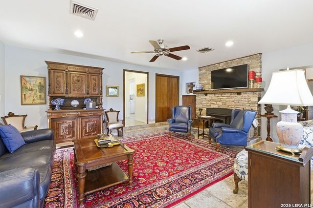 125 MAUK RD, Ingram, TX 78025