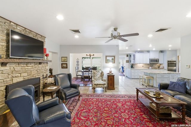 125 MAUK RD, Ingram, TX 78025