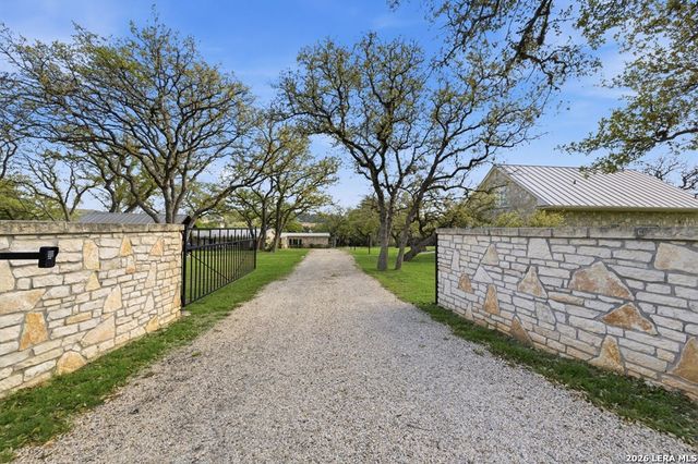 125 MAUK RD, Ingram, TX 78025