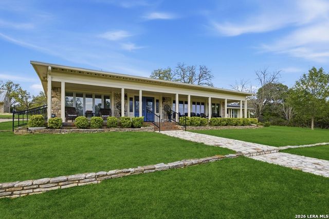 125 MAUK RD, Ingram, TX 78025