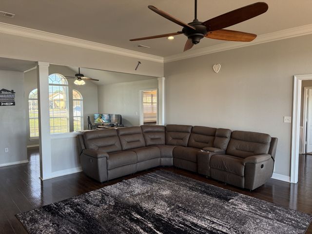 21821 Lakewood Lane, Chandler, TX 75758