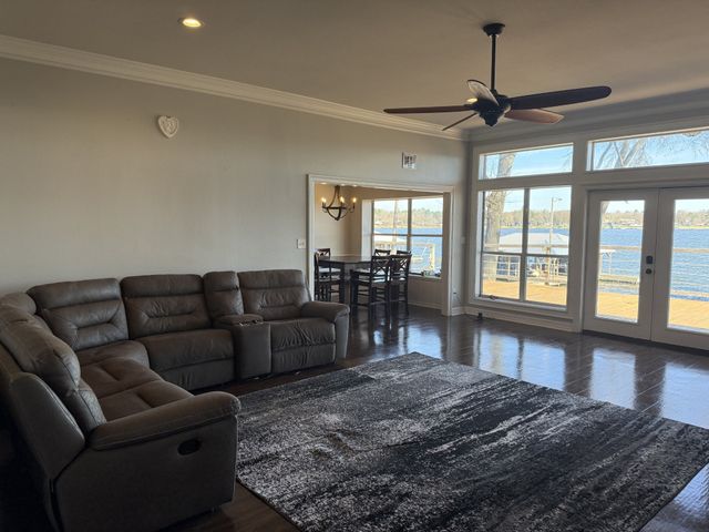 21821 Lakewood Lane, Chandler, TX 75758