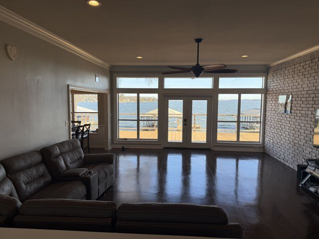 21821 Lakewood Lane, Chandler, TX 75758