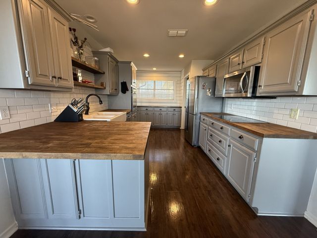 21821 Lakewood Lane, Chandler, TX 75758