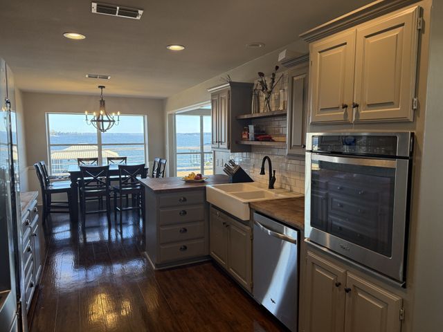 21821 Lakewood Lane, Chandler, TX 75758