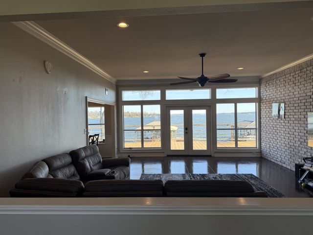 21821 Lakewood Lane, Chandler, TX 75758