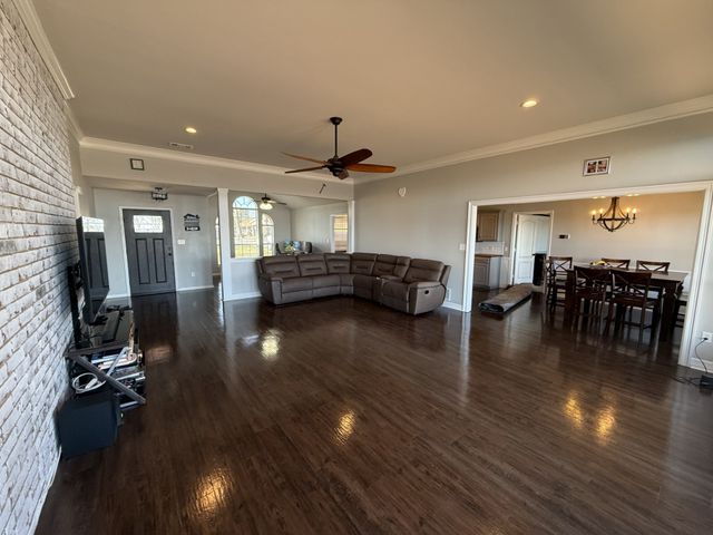 21821 Lakewood Lane, Chandler, TX 75758